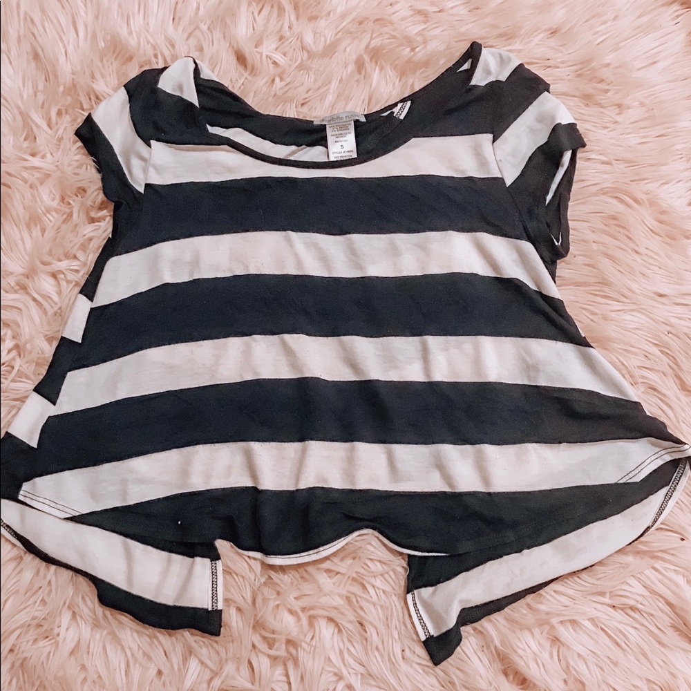 3/4 length split back tee-shirt